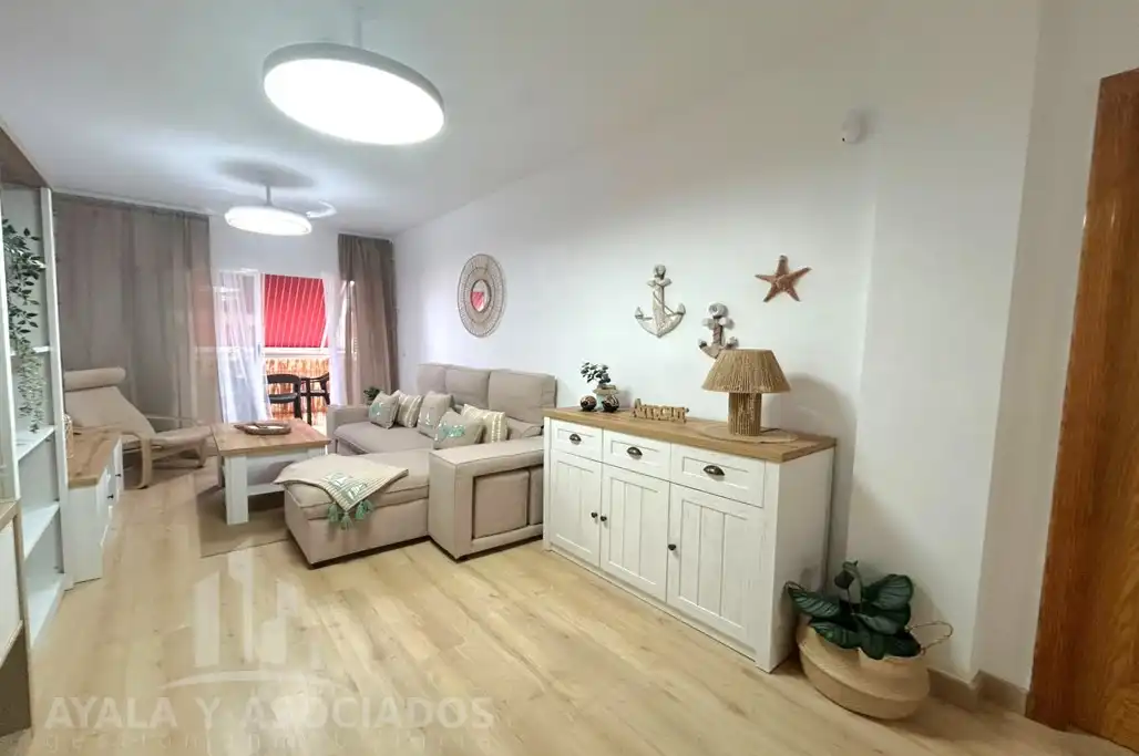 Sala d'estar de Pis en venda en Cartagena amb Parquet, Traster i Moblat