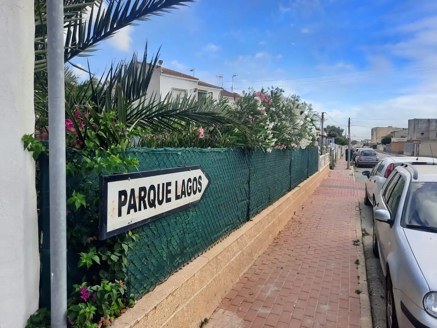 Aparcament de Casa o xalet en venda en Torrevieja amb Aire condicionat, Jardí privat i Terrassa