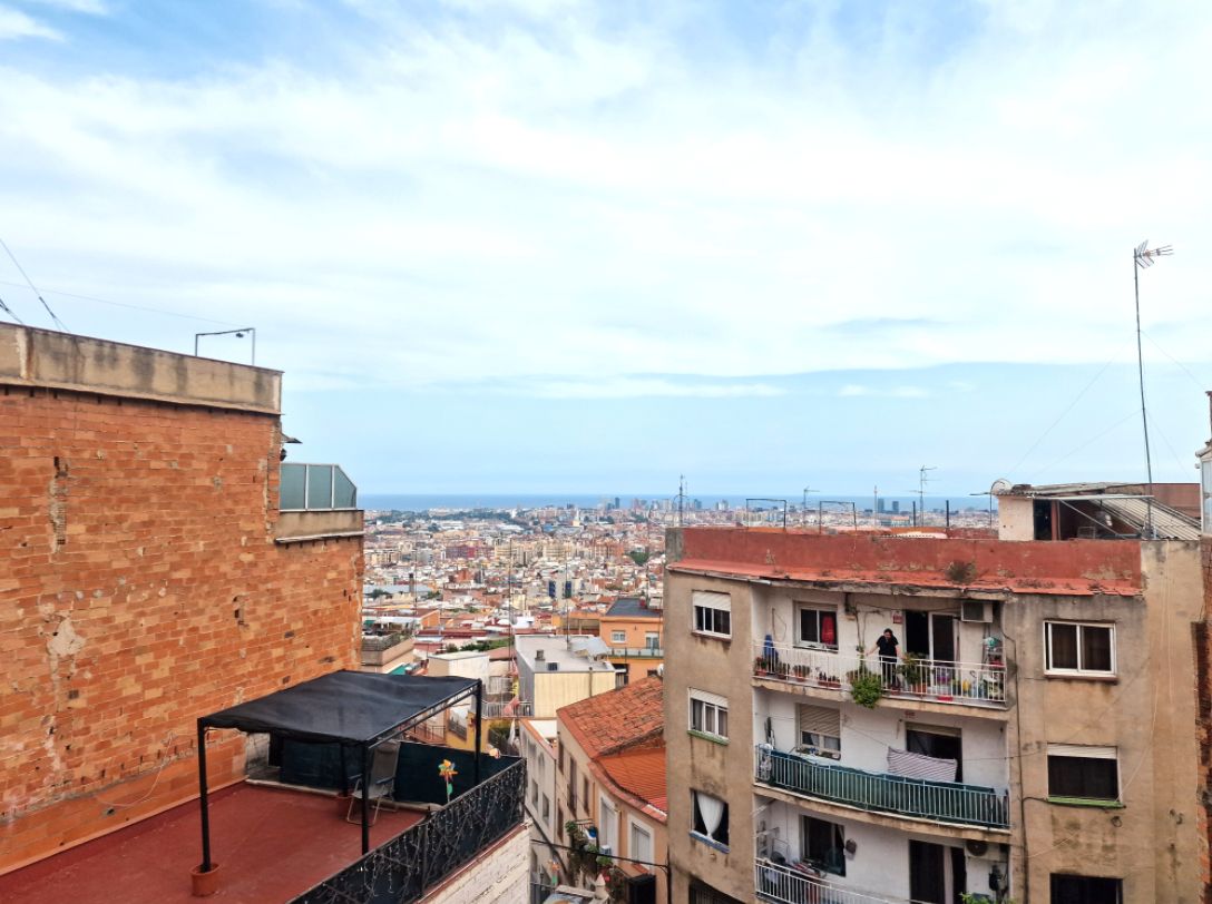 Vista exterior de Estudi en venda en  Barcelona Capital amb Parquet
