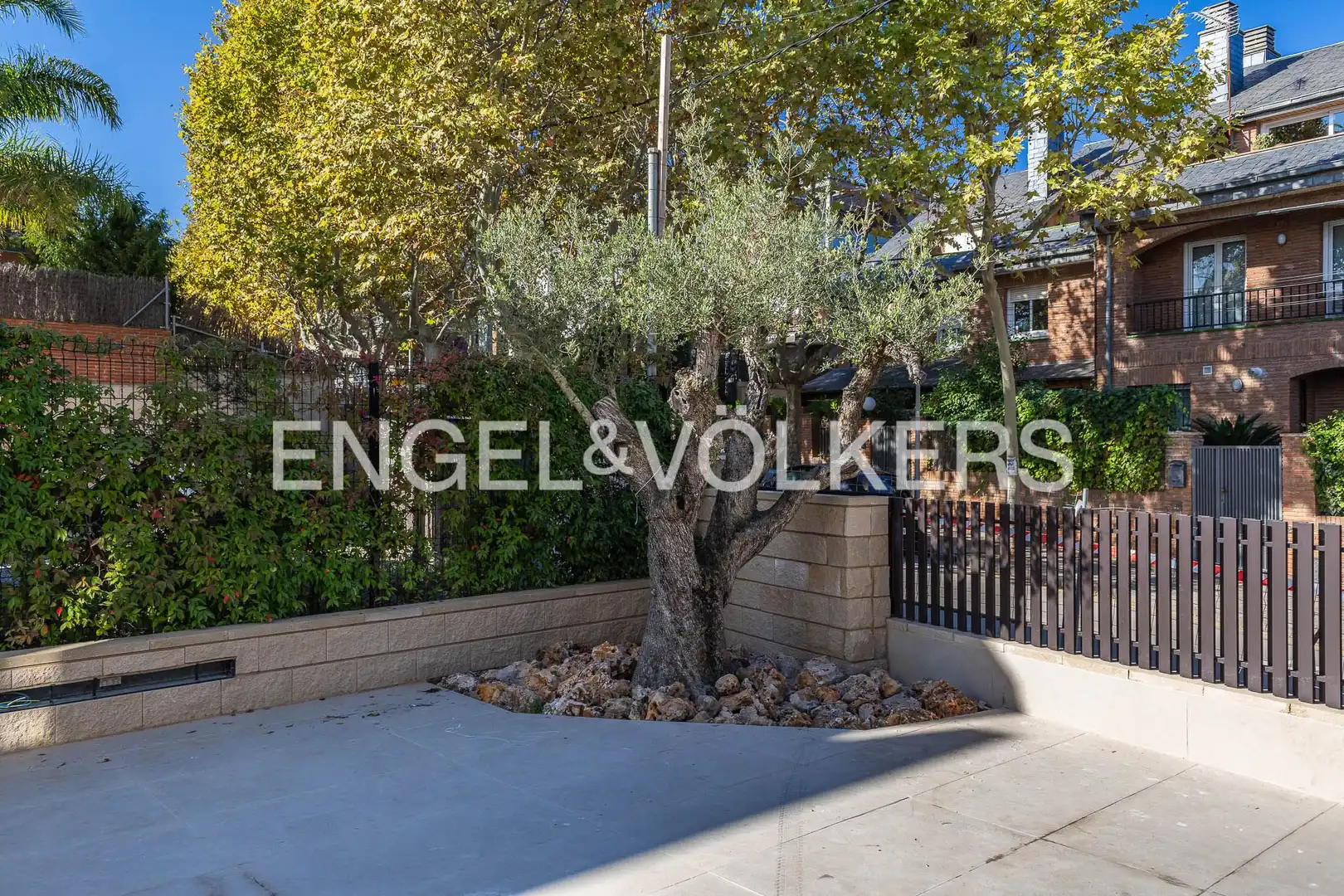 Vista exterior de Casa o xalet en venda en Sant Cugat del Vallès amb Aire condicionat, Calefacció i Jardí privat
