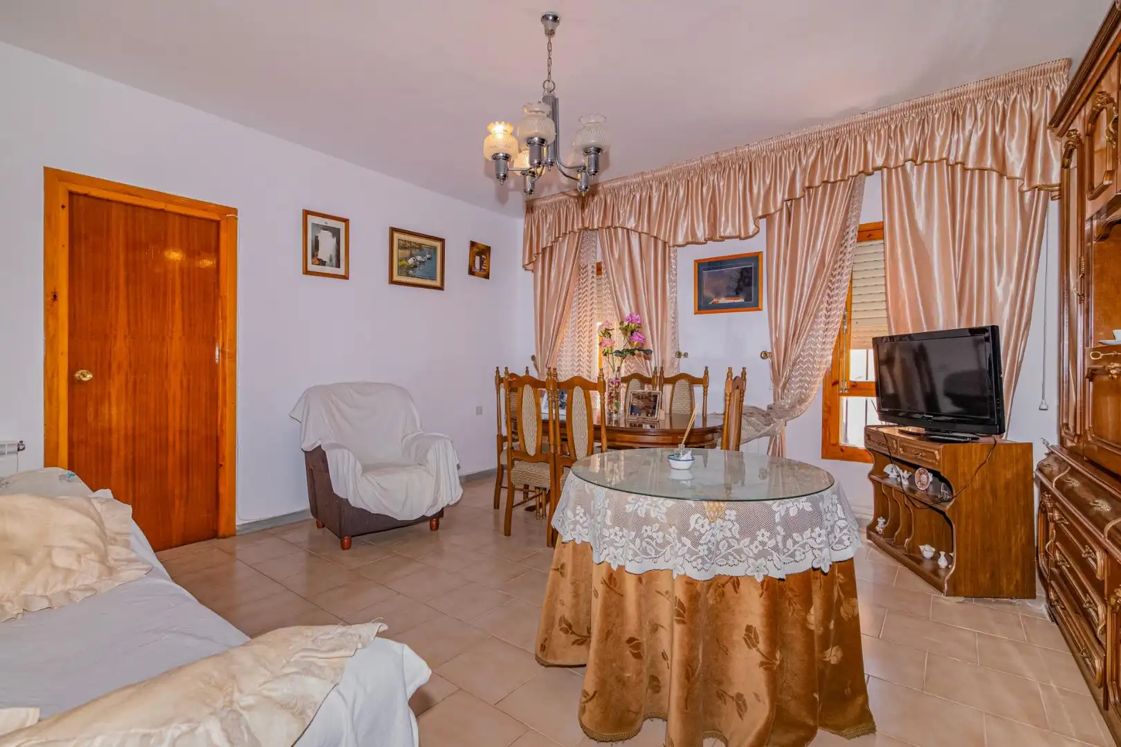 Comedor de Casa o chalet en venta en Baza con Aire acondicionado, Calefacción y Jardín privado