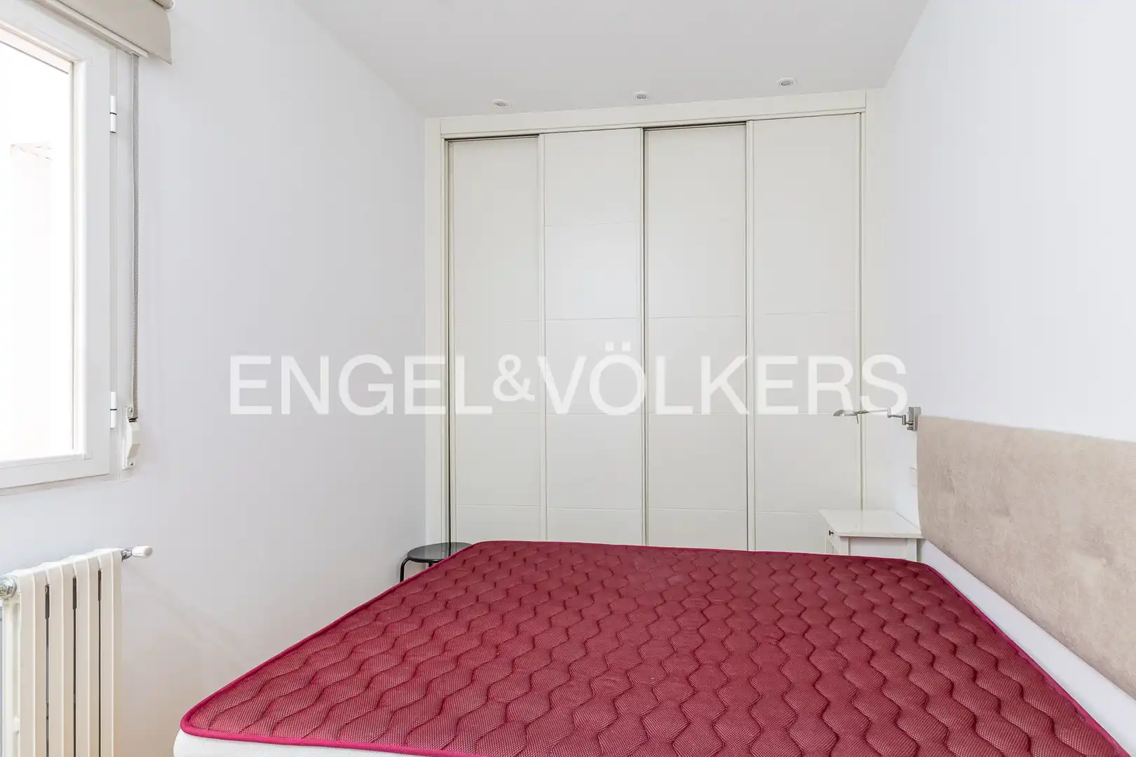 Schlafzimmer von Wohnung zur Miete in Madrid mit Heizung, Möbliert und Balkon