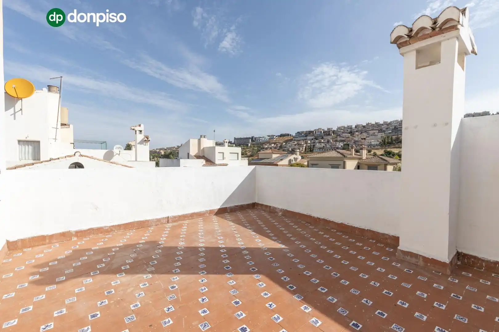 Terrasse von Einfamilien-Reihenhaus zum Verkauf in Granada mit Heizung, Terrasse und Abstellraum