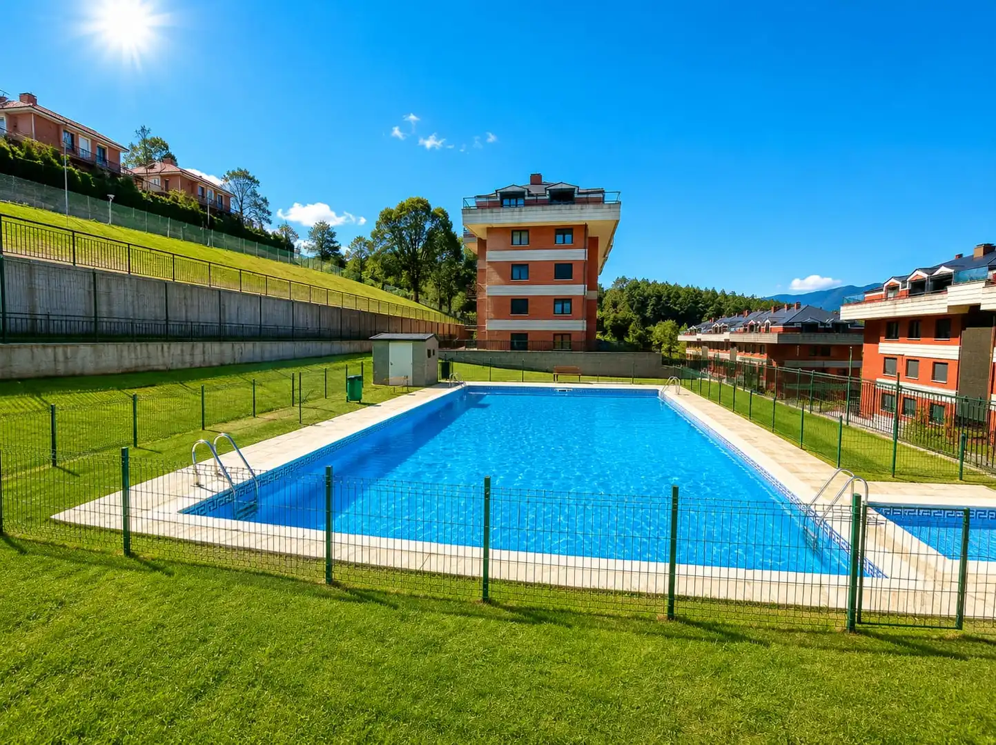 Piscina de Piso en venta en Castro-Urdiales con Calefacción, Jardín privado y Parquet