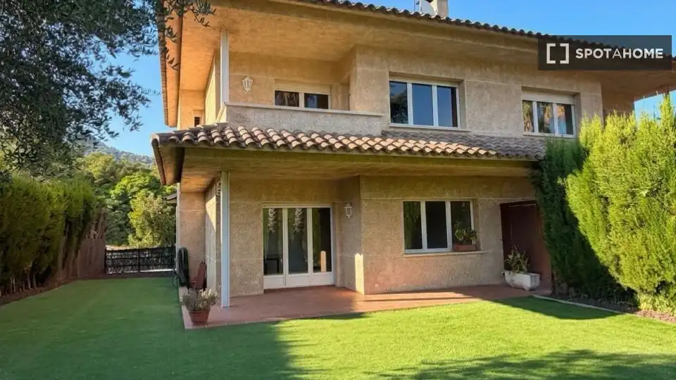 Vista exterior de Pis per a compartir en Corbera de Llobregat amb Aire condicionat, Calefacció i Moblat