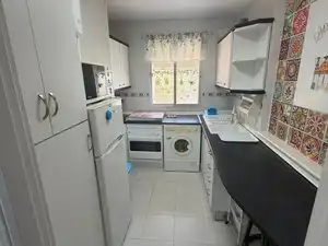 Cuina de Pis de lloguer en Almuñécar amb Aire condicionat, Terrassa i Moblat