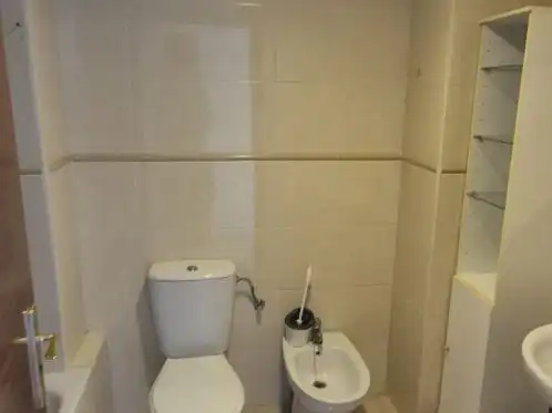 Bany de Pis de lloguer en Llevant