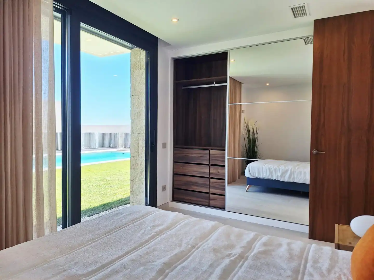 Chalet con piscina en venta en Golf Bahía, imagen 14
