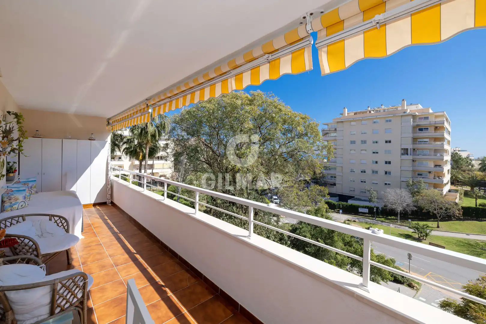 Außenansicht von Wohnung zum Verkauf in Benalmádena mit Privatgarten, Schwimmbad und Möbliert