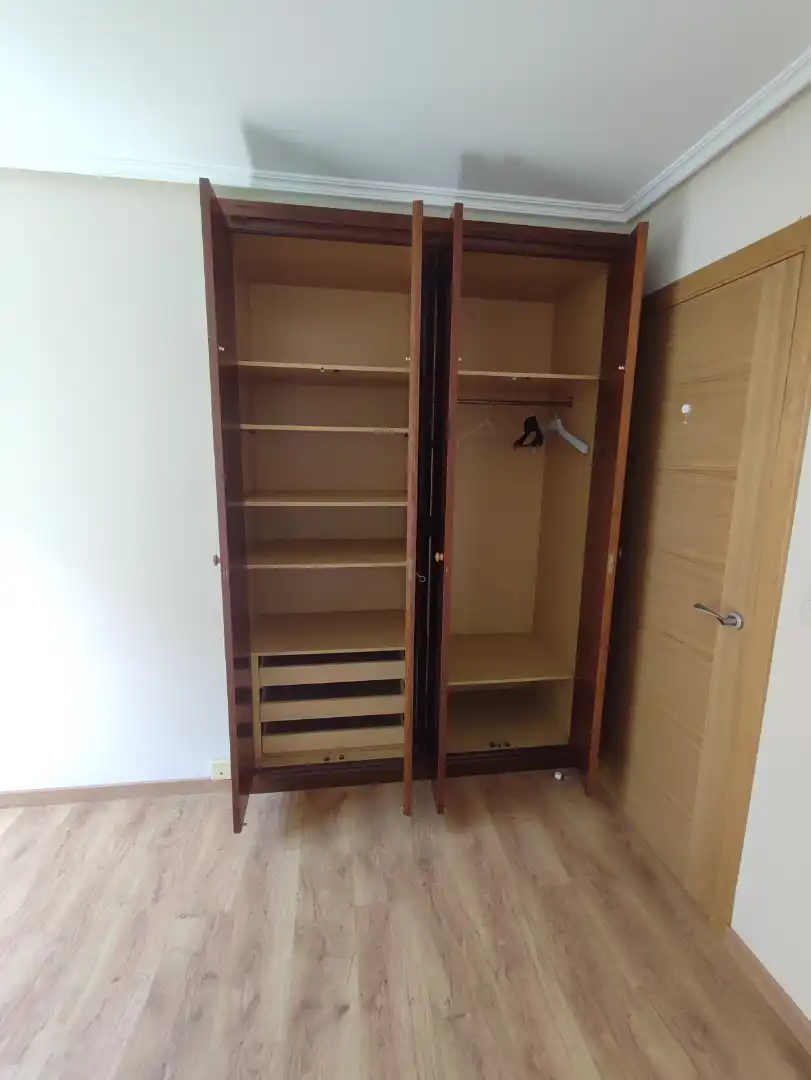 Habitación de Piso de alquiler en A Coruña Capital  con Calefacción, Parquet y Trastero