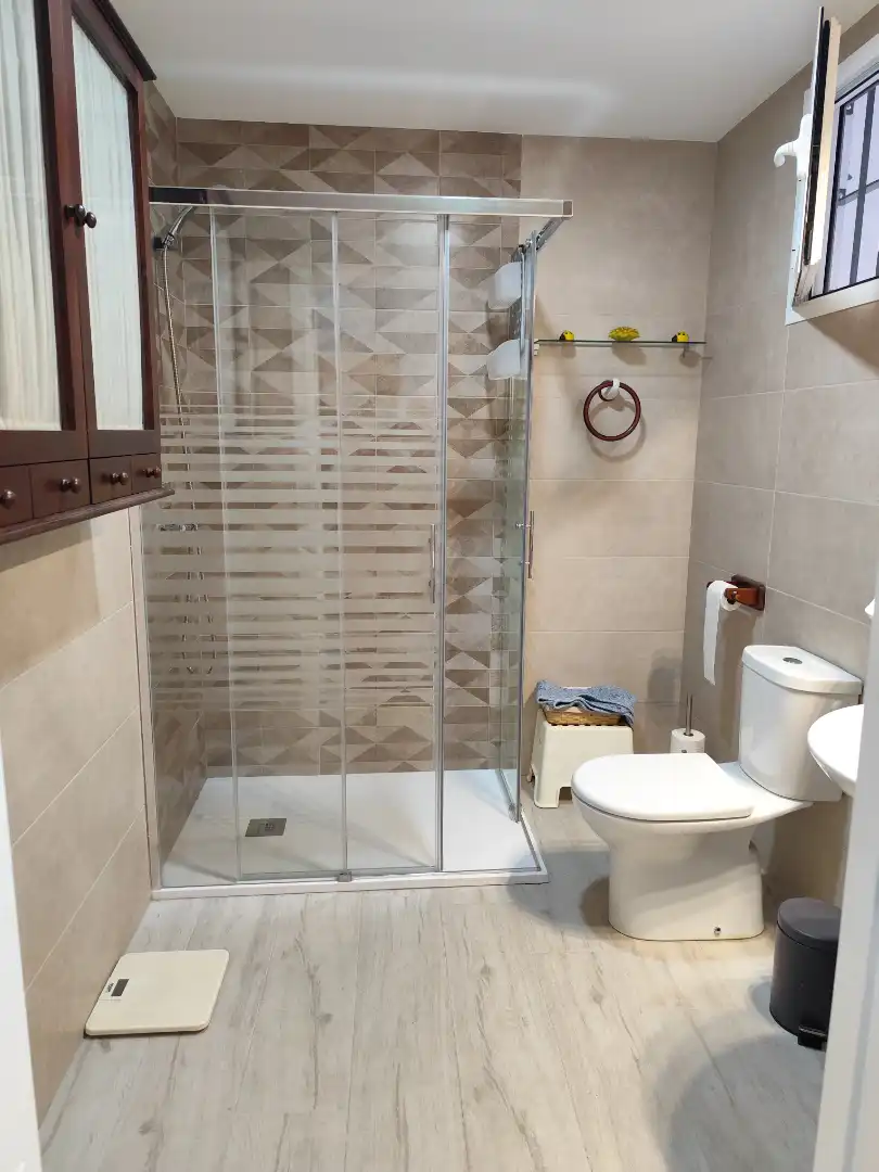 Bany de Casa adosada de lloguer en Sanlúcar de Barrameda amb Aire condicionat, Calefacció i Terrassa