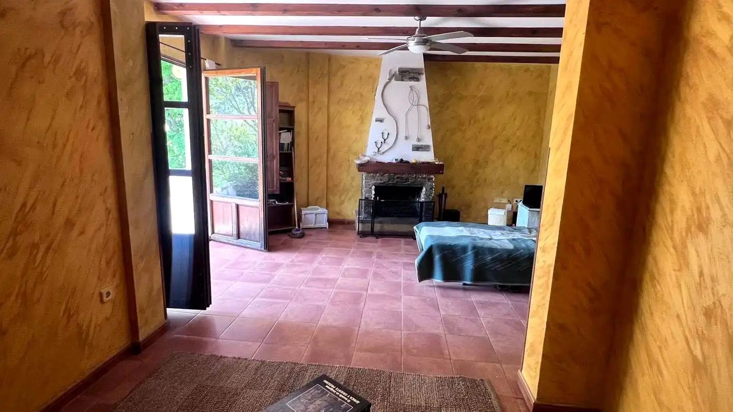 Sala d'estar de Casa adosada en venda en Olmeda de las Fuentes amb Calefacció i Jardí privat