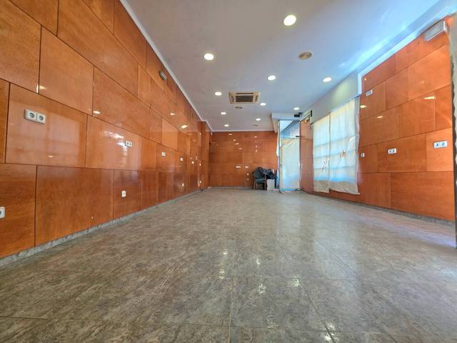Local comercial en Venta en Carrer de Montcada en Centre