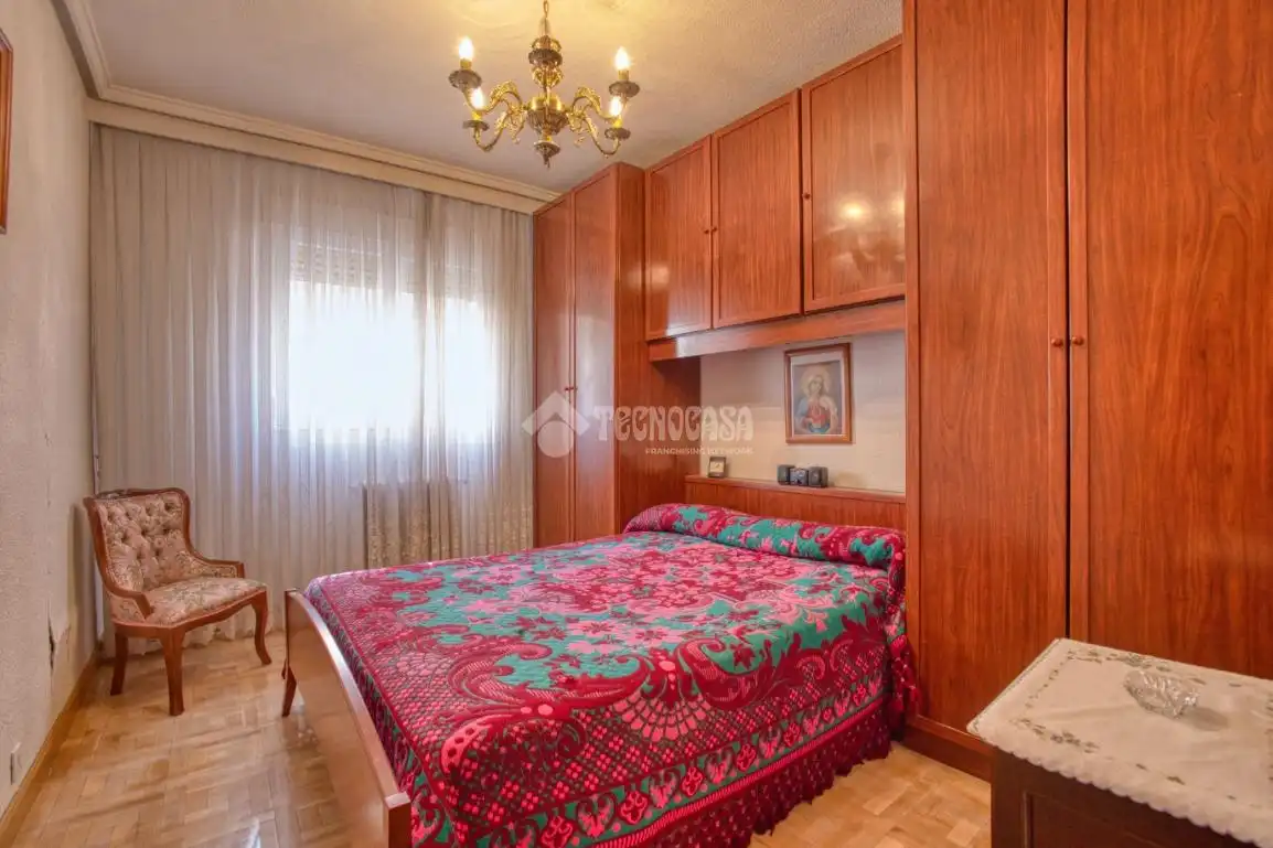 Schlafzimmer von Wohnung zum Verkauf in Salamanca mit Heizung, Abstellraum und Möbliert