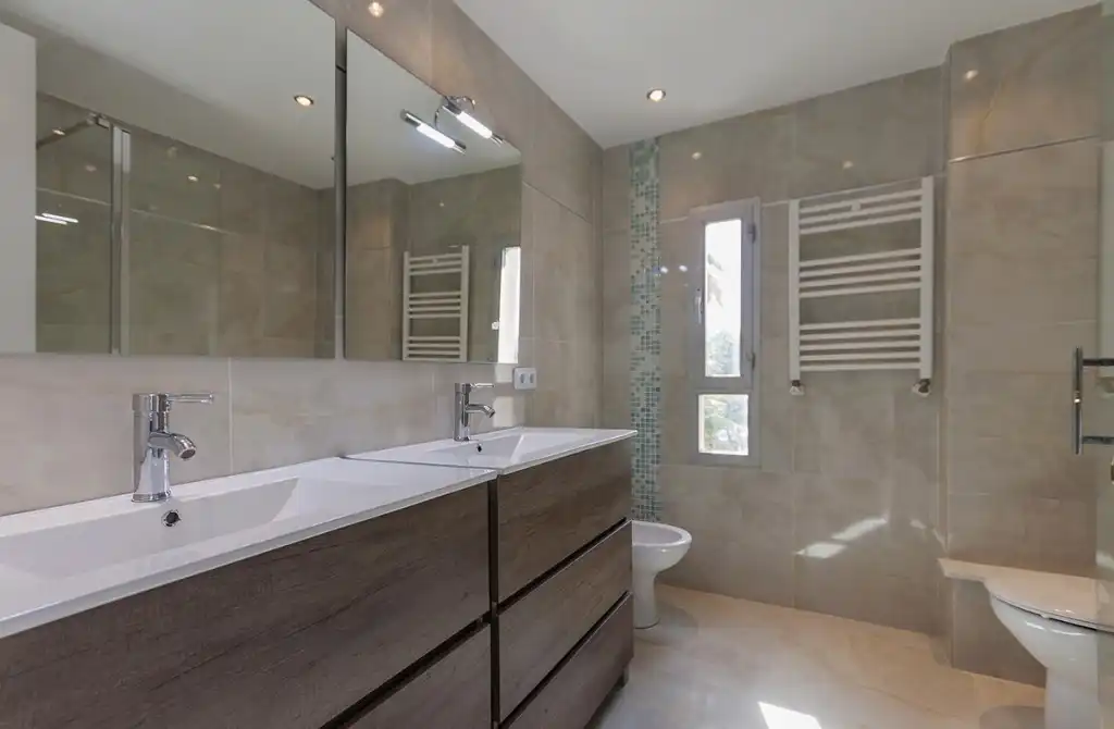 Bathroom of Apartments for sale in  Palma de Mallorca  with Air Conditioner, Heating and Parquet flooring