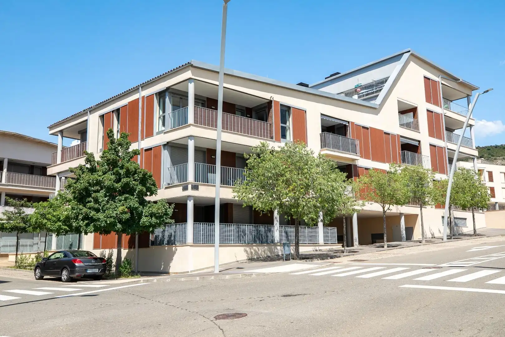 Außenansicht von Wohnung zum Verkauf in Sabiñánigo mit Heizung, Parkett und Terrasse