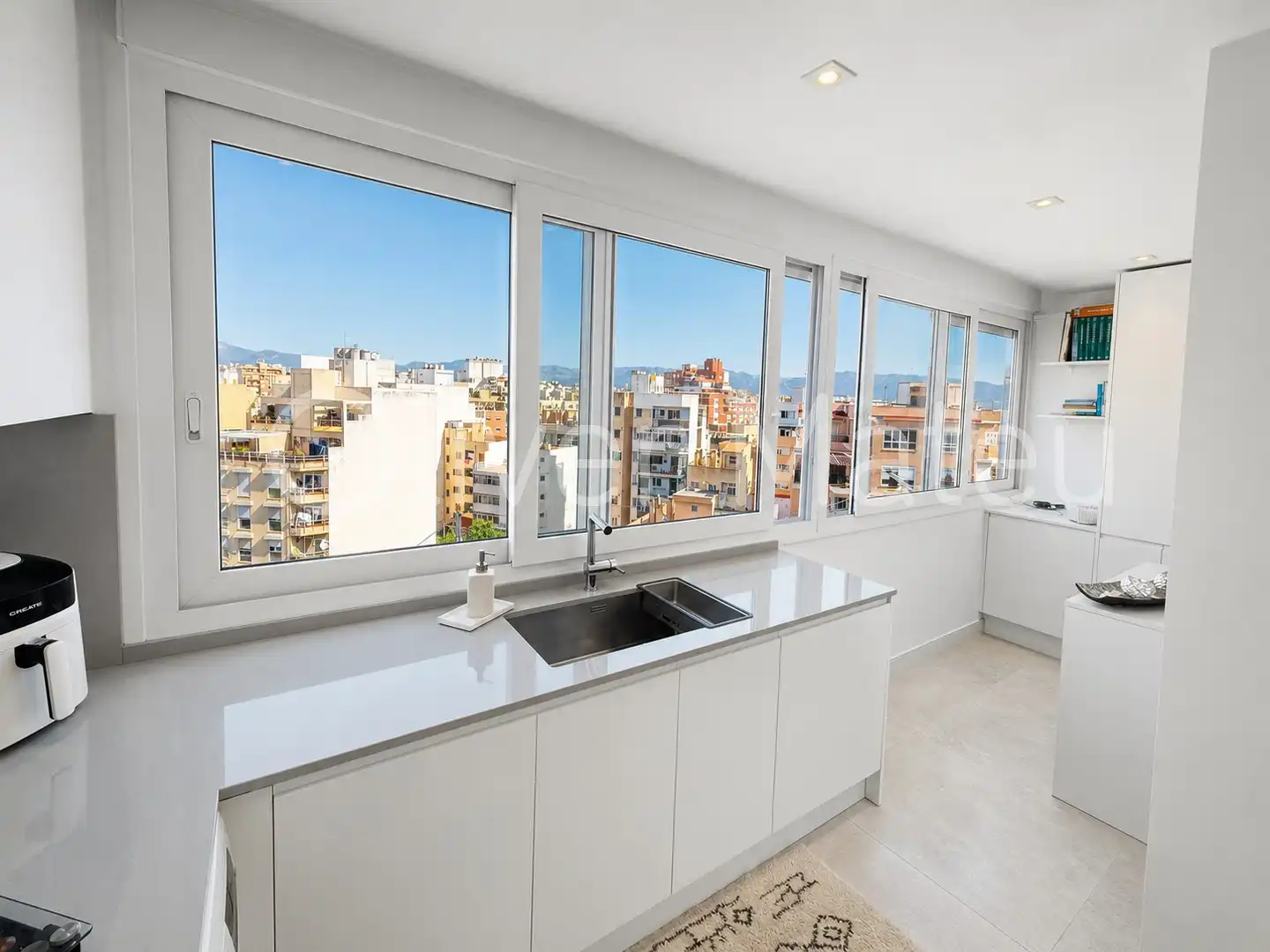 Küche von Dachboden zum Verkauf in  Palma de Mallorca mit Klimaanlage, Parkett und Terrasse
