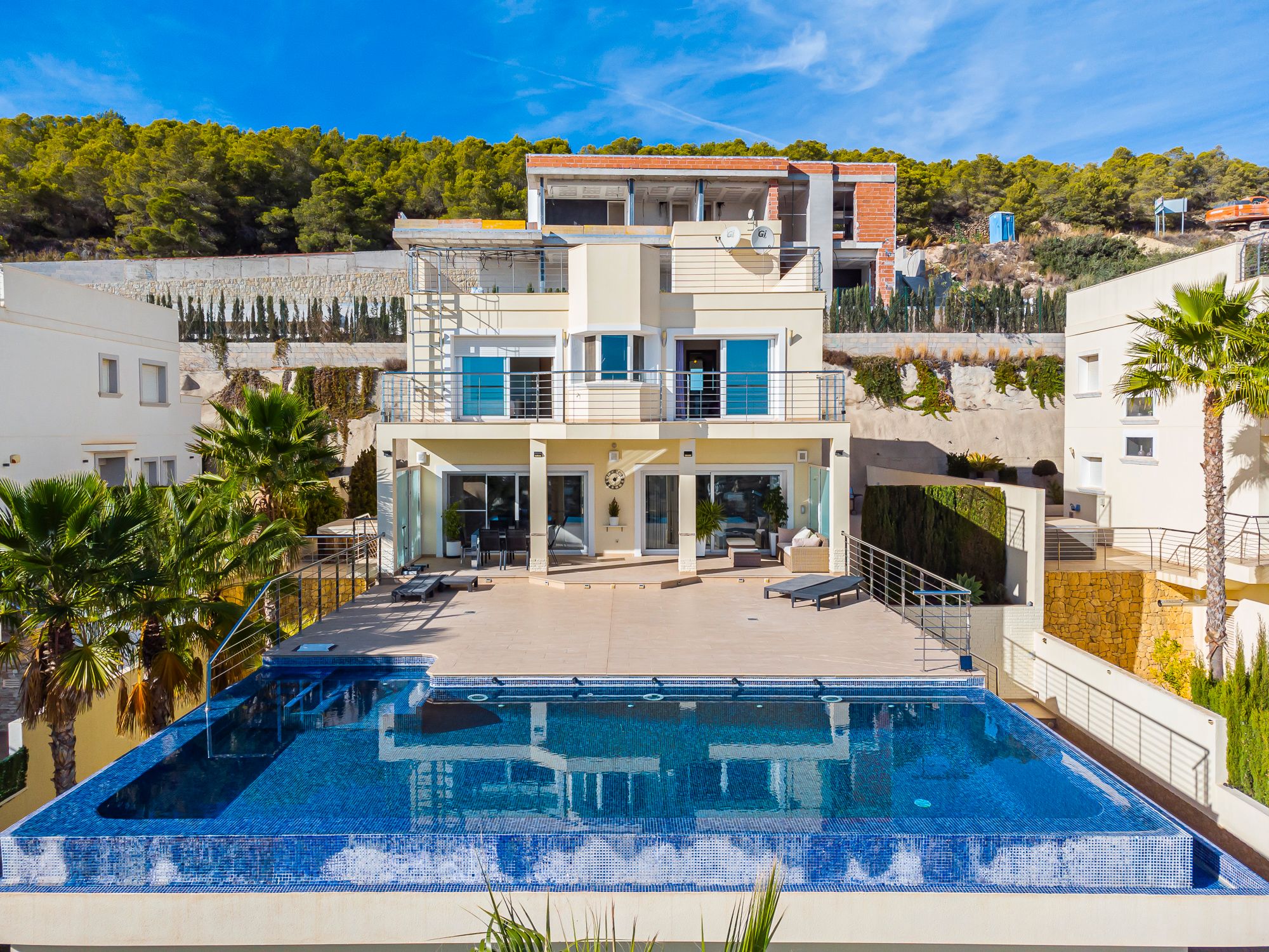 Swimming pool of House or chalet for sale in Calpe / Calp  with Air Conditioner, Private garden and Parquet flooring