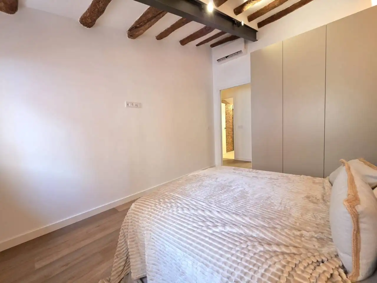Bedroom of Duplexes for sale in Barcelona  with Air Conditioner, Heating and Parquet flooring