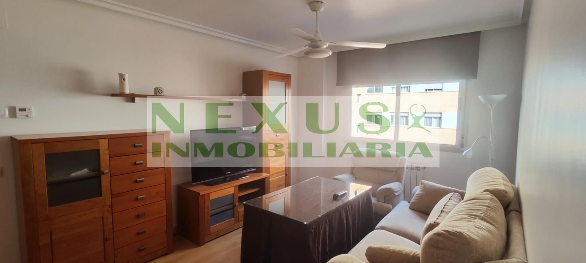 Sala de estar de Apartamento de alquiler en Cáceres Capital con Calefacción, Trastero y Amueblado