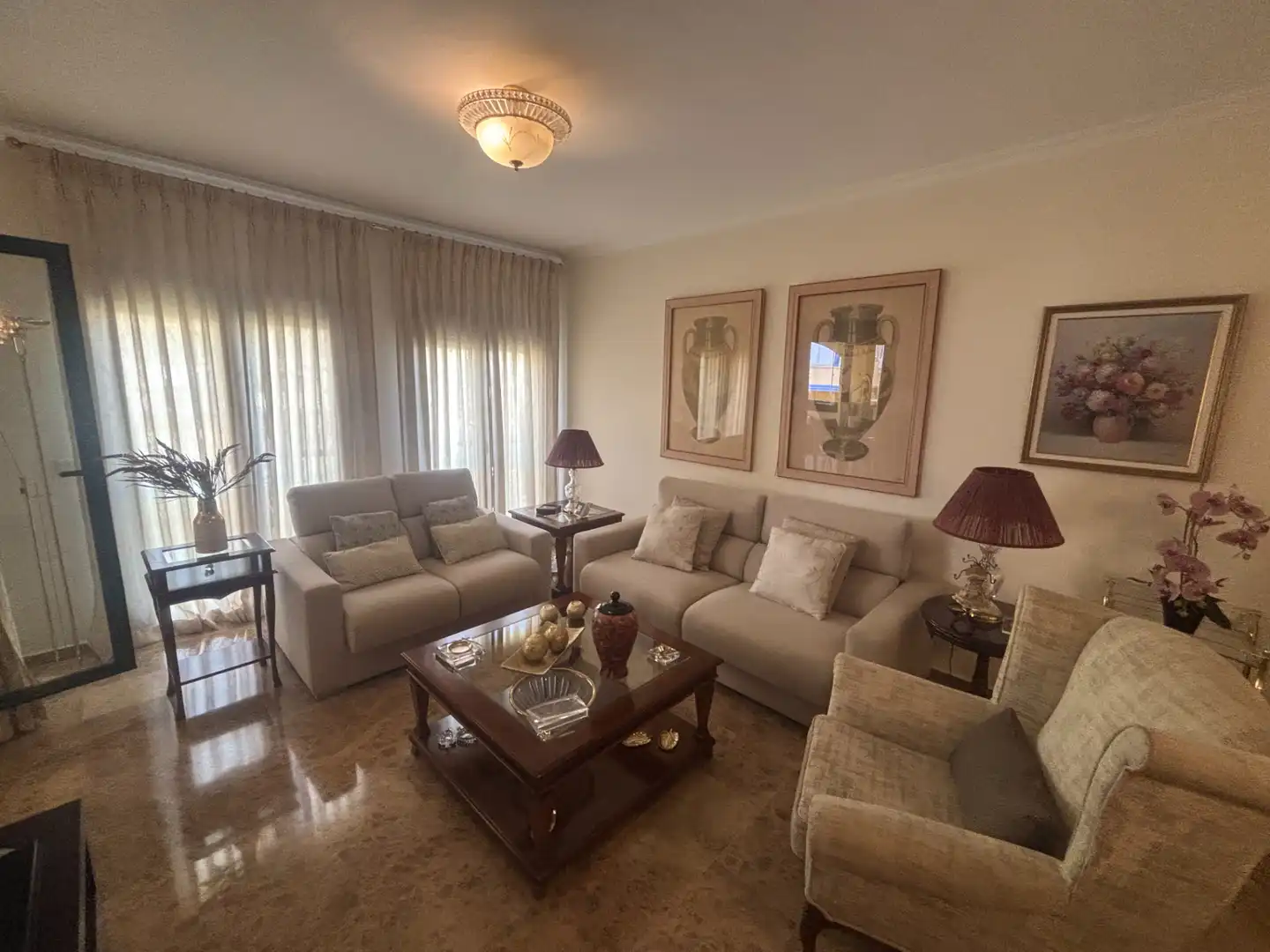 Sala de estar de Piso en venta en Marbella con Aire acondicionado, Terraza y Amueblado