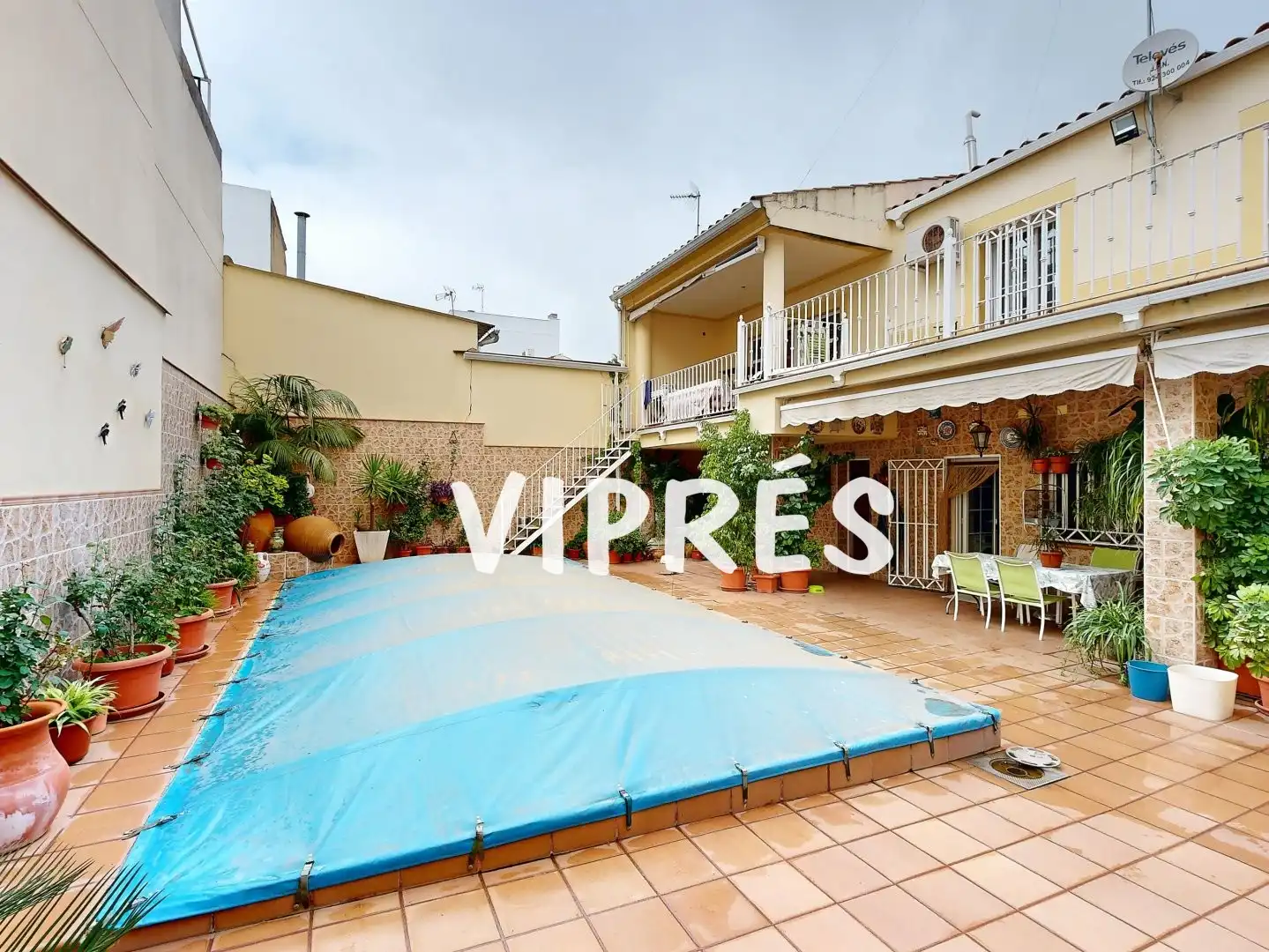 Vista exterior de Casa o xalet en venda en Mérida amb Aire condicionat, Calefacció i Terrassa