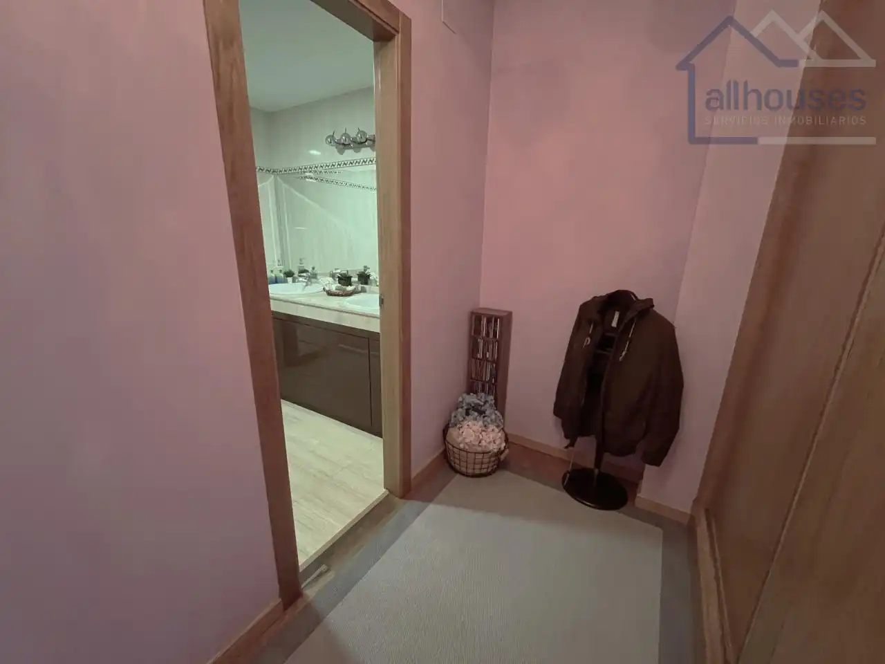 Apartamento en venta en Vigo  con Calefacción, Piscina y Amueblado