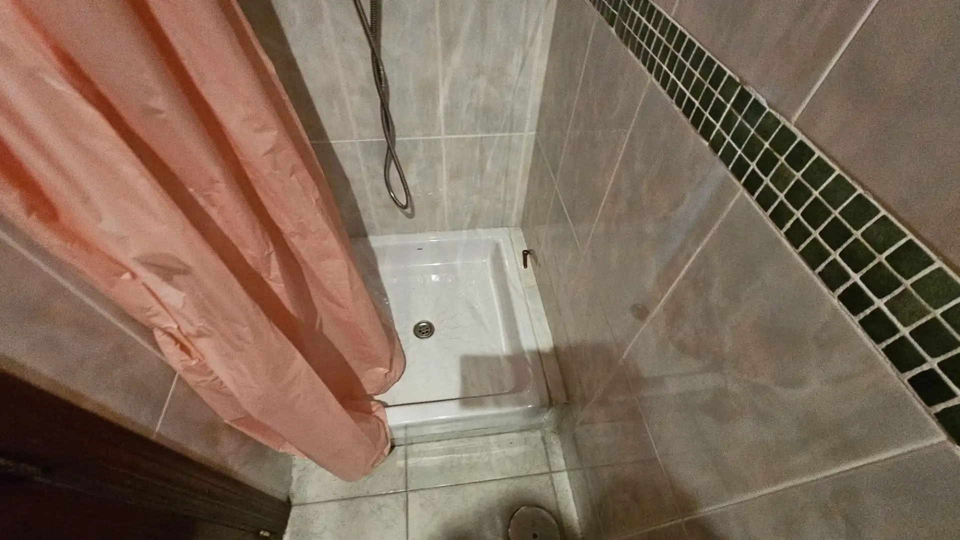 Badezimmer von Fabrikhallen zur Miete in Córdoba