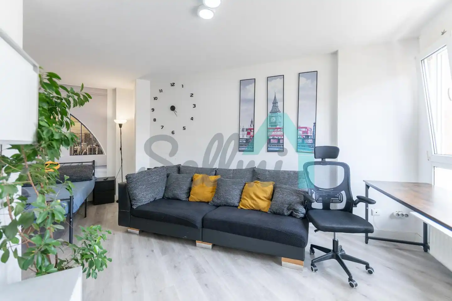 Living room of Flat for share in Oviedo   with Heating, Furnished and Internet