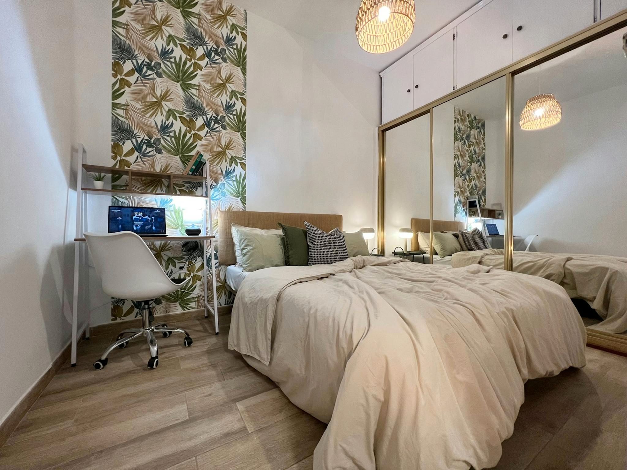 Bedroom of Flat to share in  Madrid Capital  with Heating, Furnished and Washing machine