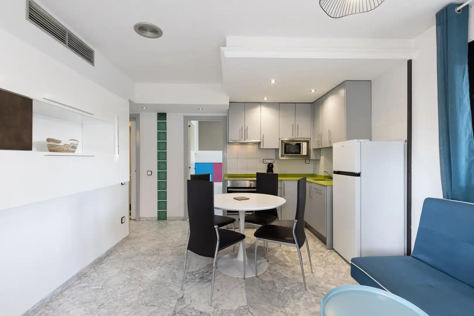 Cuina de Apartament en venda en Salou amb Calefacció, Piscina i Moblat