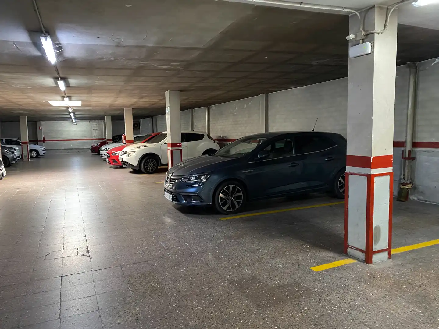 Garage zur Miete in N/A, -1, Barri del Centre