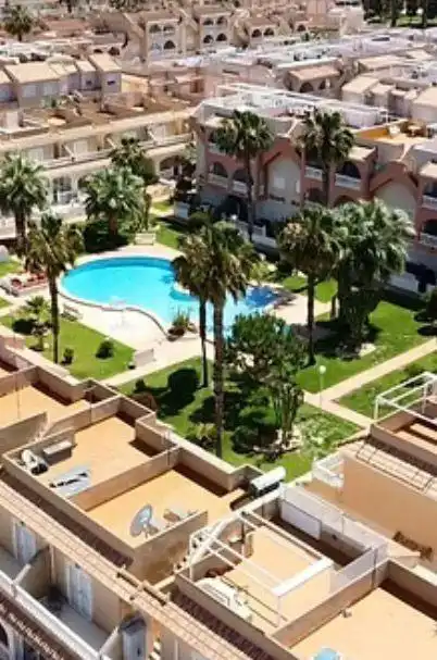 Piscina de Planta baixa en venda en Los Alcázares amb Aire condicionat, Calefacció i Jardí privat
