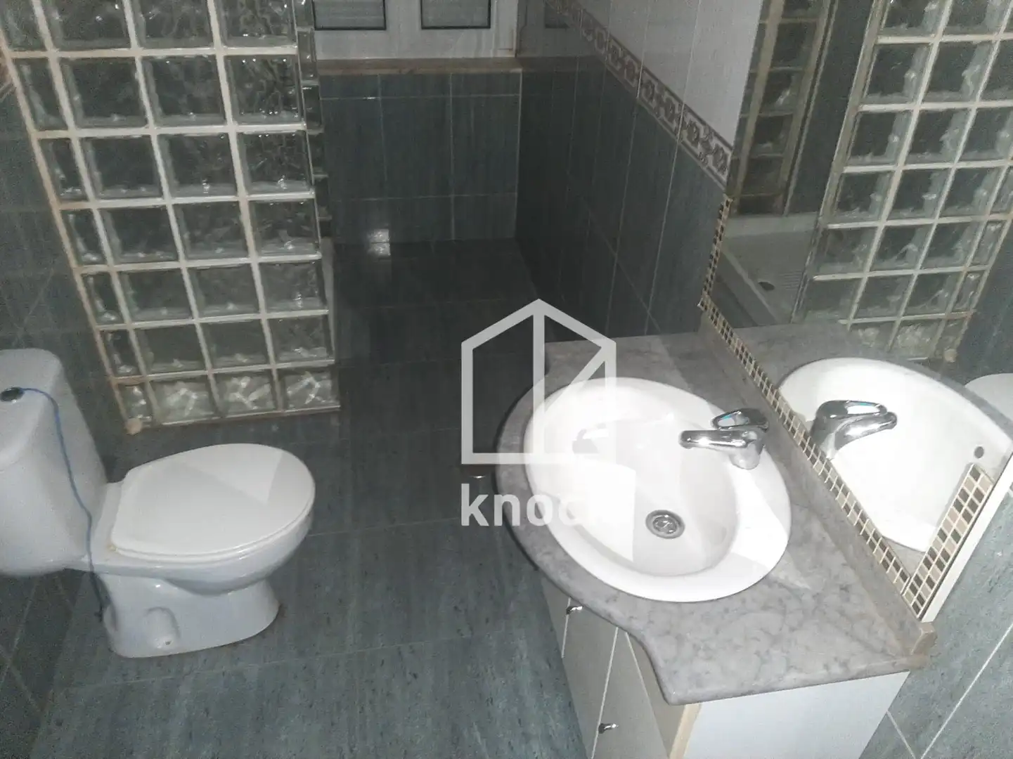 Badezimmer von Wohnung zum Verkauf in Lena mit Heizung und Abstellraum