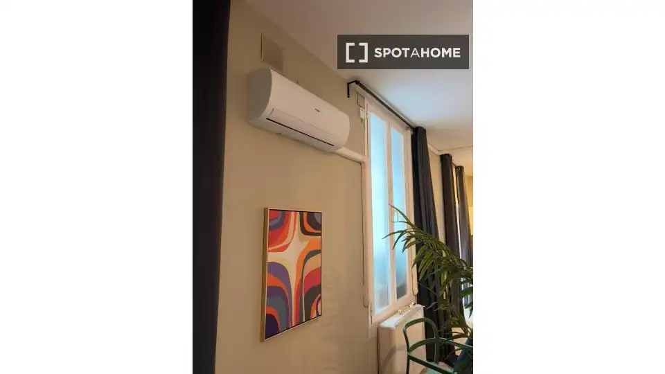 Dormitori de Apartament per a compartir en Madrid amb Aire condicionat, Calefacció i Terrassa
