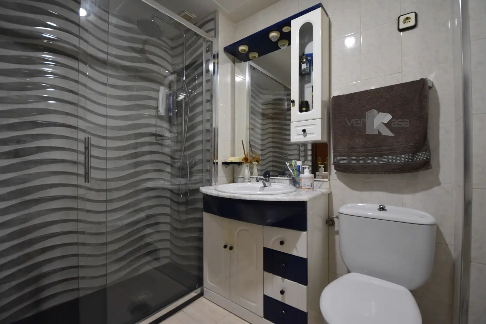 Baño de Piso en venta en Pinto con Calefacción, Terraza y Piscina comunitaria