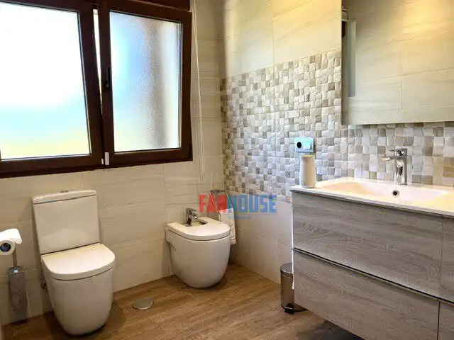 Baño de Casa o chalet en venta en Gijón  con Calefacción, Terraza y Trastero