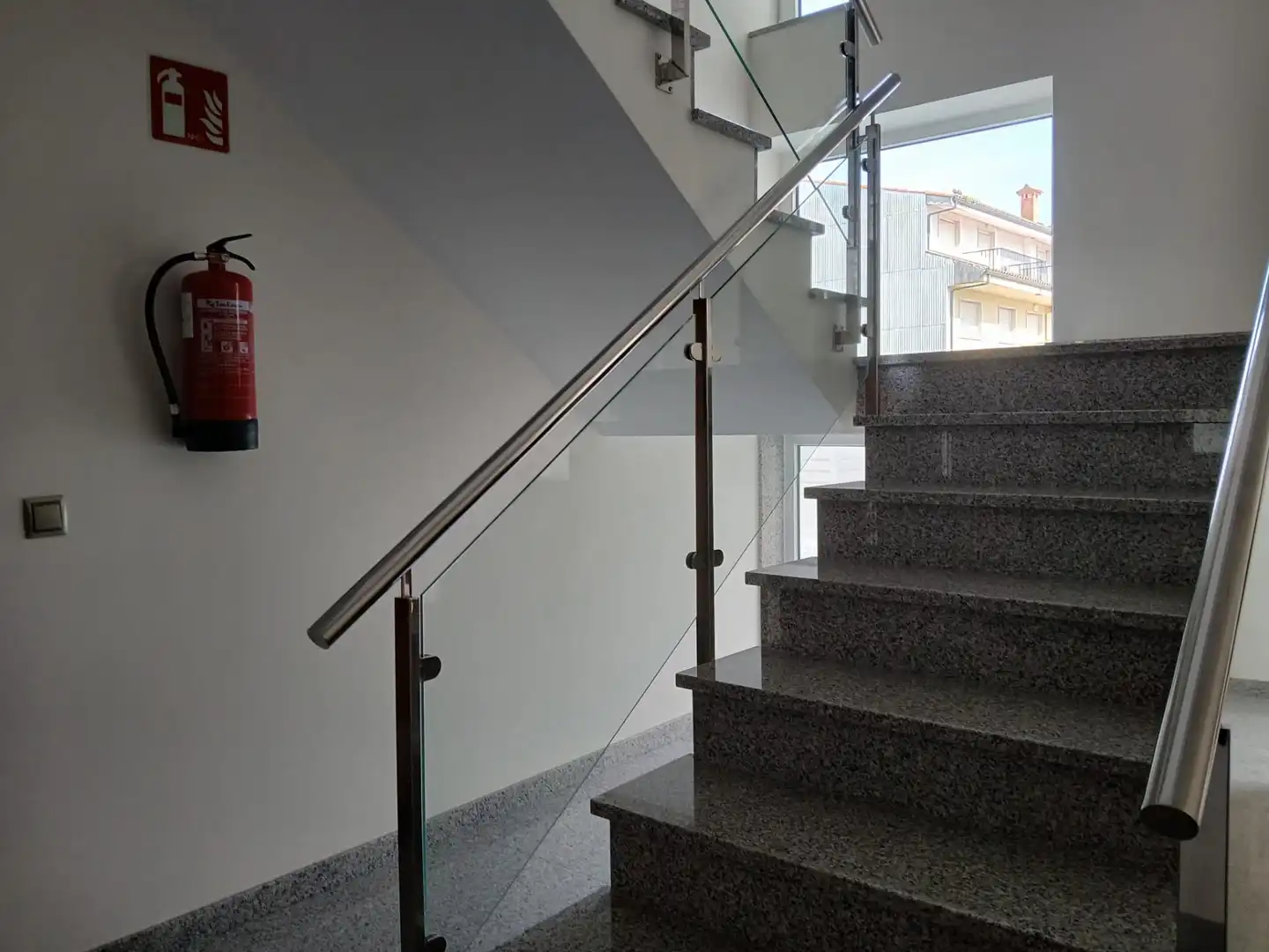 Wohnung zum Verkauf in Muros mit Heizung, Terrasse und Abstellraum