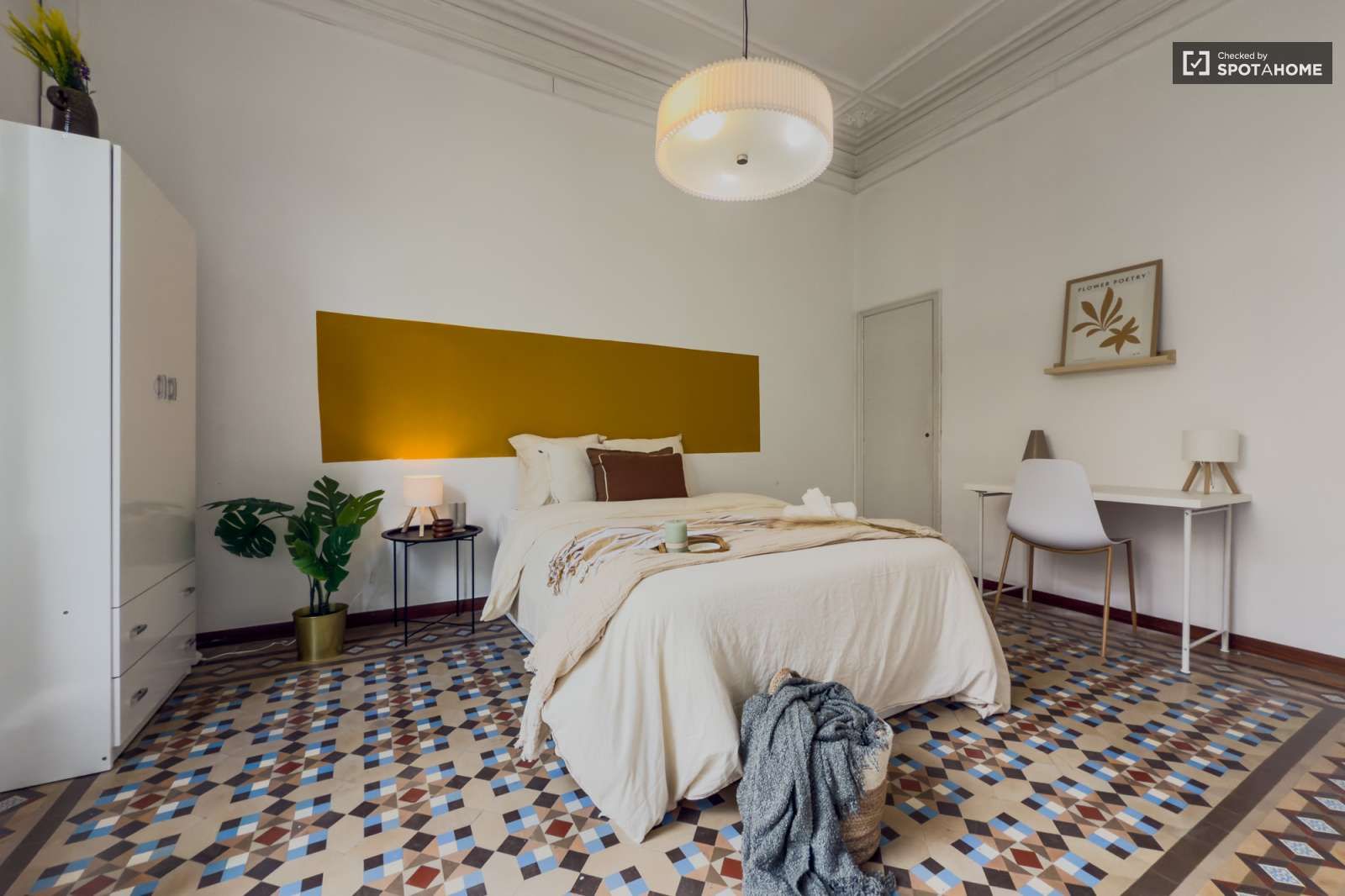 Bedroom of Flat to share in  Barcelona Capital  with Air Conditioner, Heating and Terrace