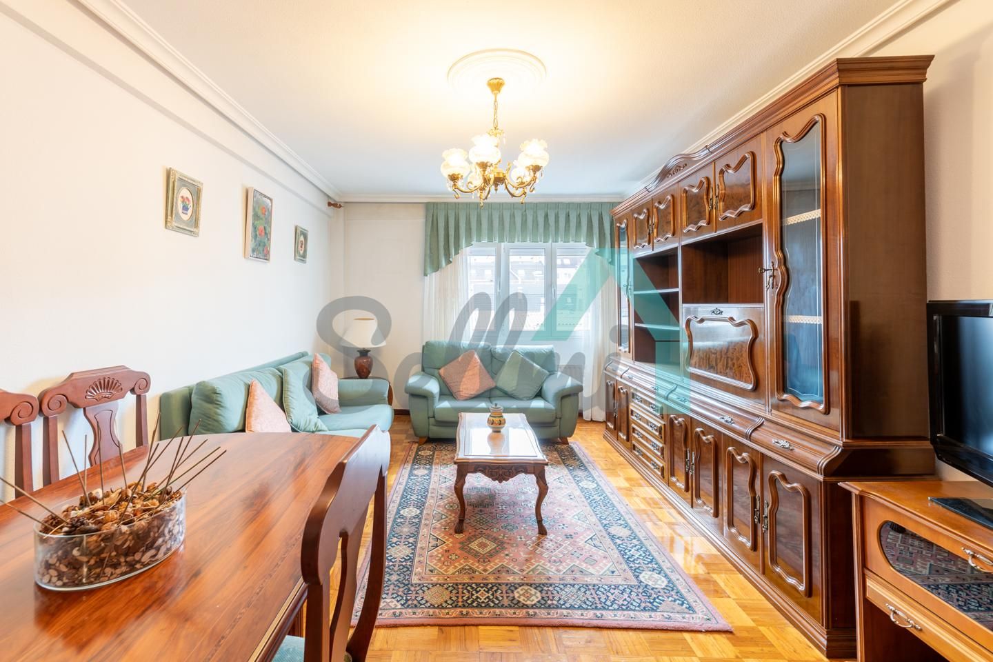 Sala d'estar de Pis de lloguer en Oviedo  amb Calefacció, Parquet i Terrassa