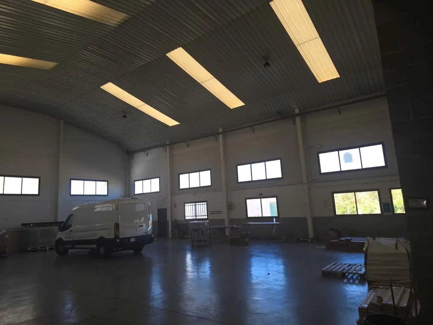 Nave industrial en alquiler en Urbanización Este - Montepríncipe, imagen 2