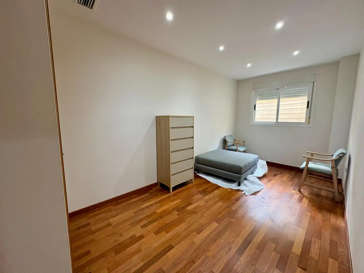 Schlafzimmer von Wohnung zur Miete in Silla mit Möbliert und Balkon