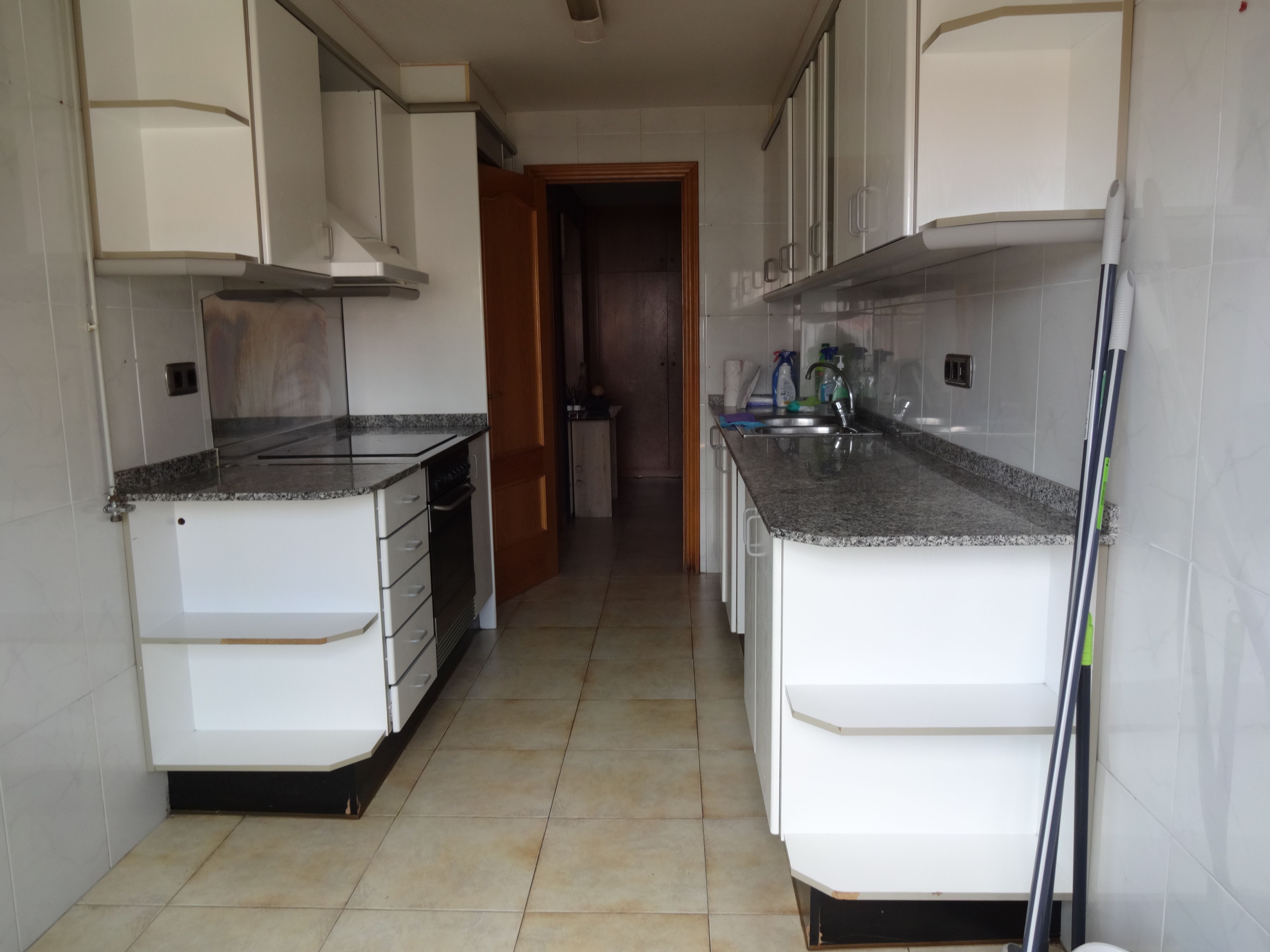 Cocina de Dúplex de alquiler en Rubí con Aire acondicionado, Calefacción y Balcón