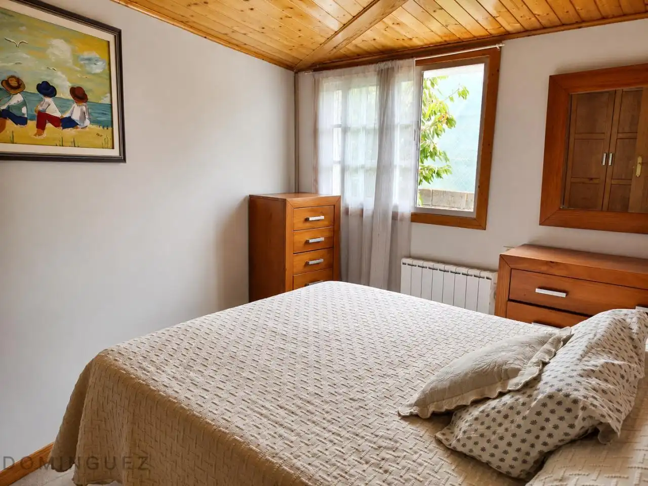 Dormitori de Casa o xalet en venda en Cangas  amb Calefacció, Jardí privat i Terrassa