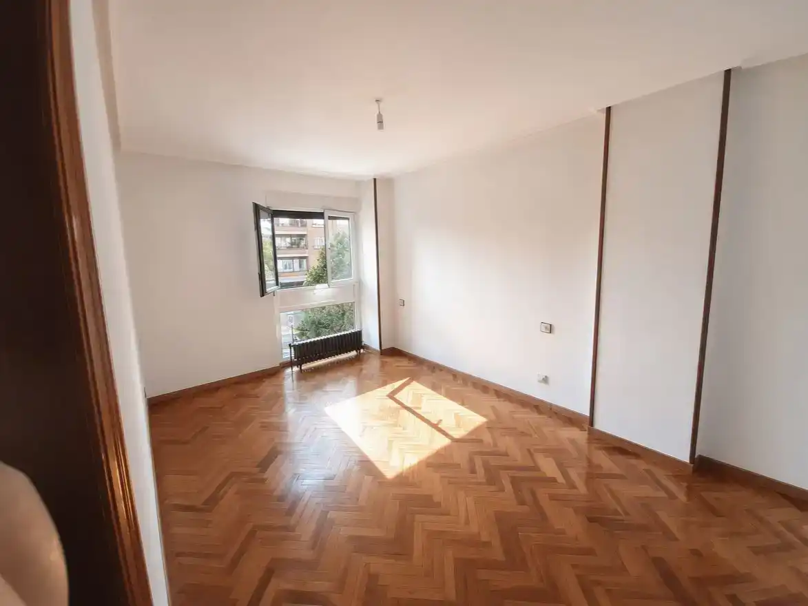 Habitación de Piso en venta en Oviedo  con Jardín privado, Parquet y Trastero
