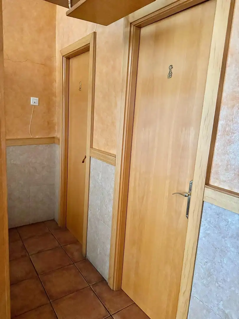 Bany de Local en venda en Badajoz amb Aire condicionat i Moblat