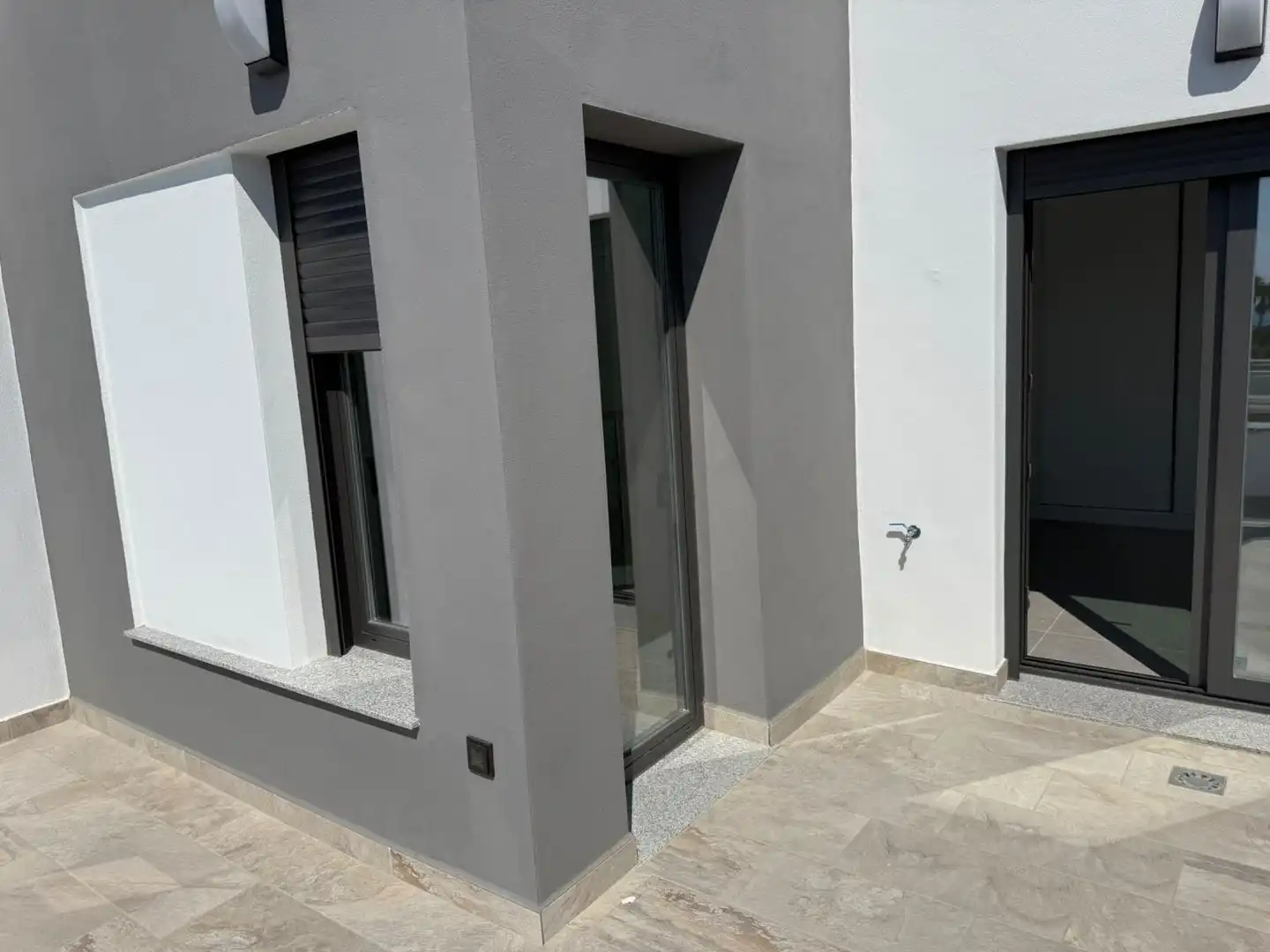 Außenansicht von Einfamilien-Reihenhaus zum Verkauf in Torrox mit Klimaanlage, Heizung und Privatgarten