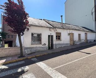 Vista exterior de Finca rústica en venda en Fabero amb Calefacció i Jardí privat