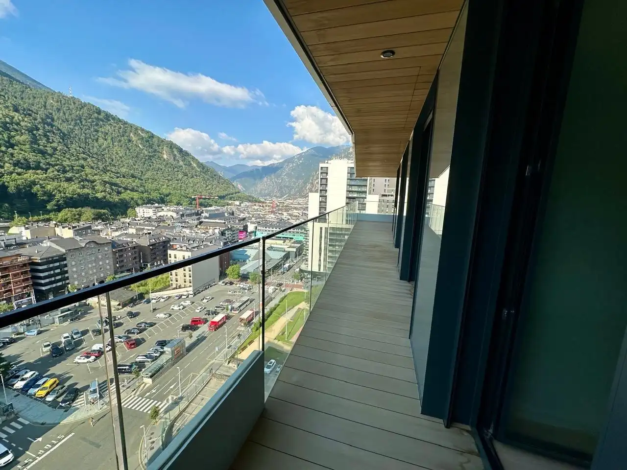 Terraza de Piso de alquiler en Escaldes – Engordany con Calefacción, Parquet y Terraza