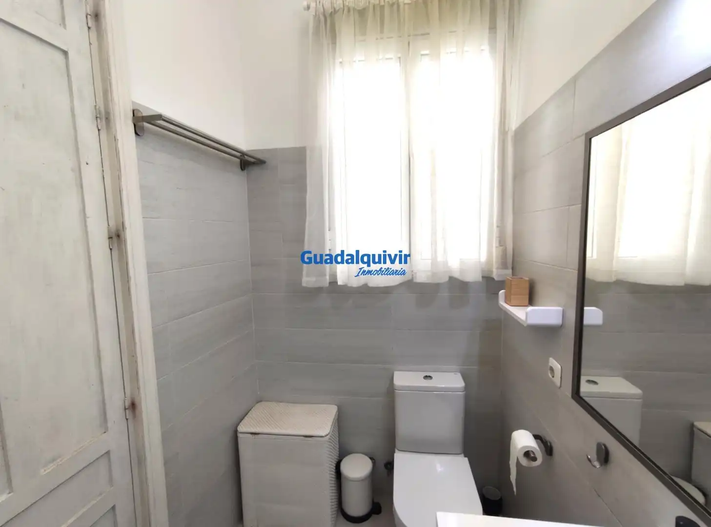 Bathroom of Apartments for rent in Sevilla  with Air Conditioner, Heating and Storage room
